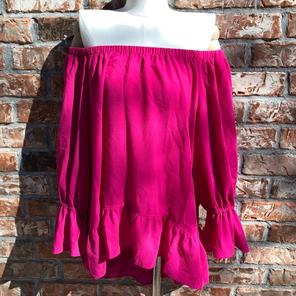 Bisou Bisou Tops - Bisou Bisou off-the-shoulder pink flowy ruffled top / XL / Excellent condition